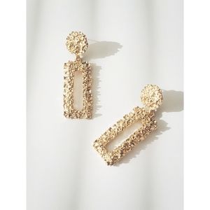Golden elongated statement earrings
